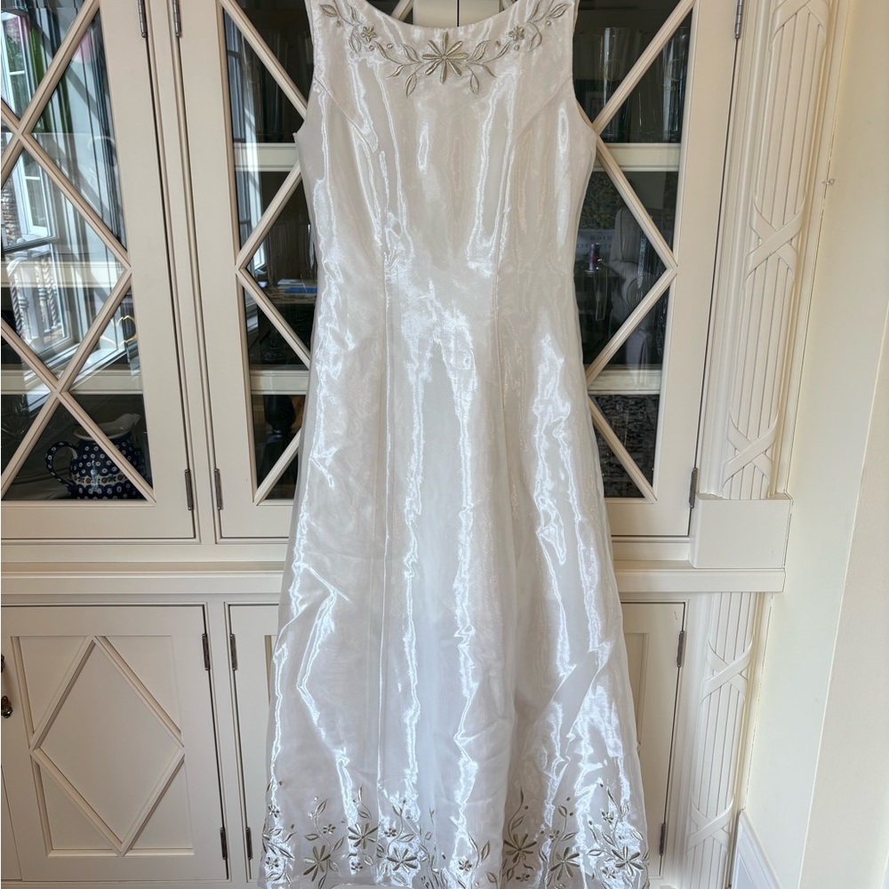 Elegant White Sleeveless 2001 Wedding Dress